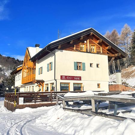 Отель Rifugio Viote Васон Экстерьер фото